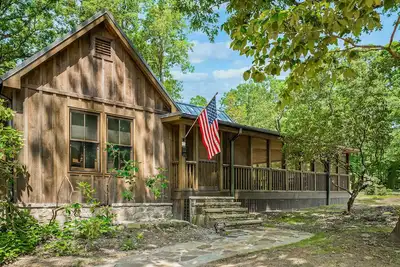 Image de Chestnut Cabin-historic home with modern style