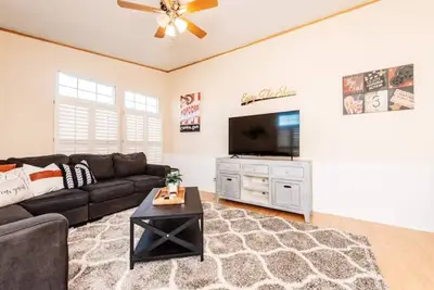 Image de Set up for Crews- 10 beds, 5 bedrooms, 3 full bath