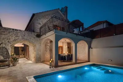 Villa Kameni dvori