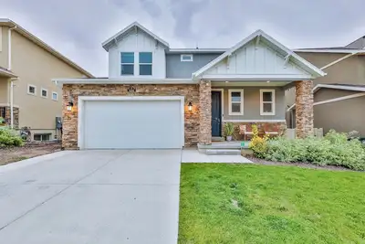 Image de 4 bed/3 bath Home in the Heart of Salt Lake City! Great shopping and food!