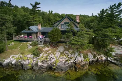 Image de Gorgeous Luxury Custom Home with state of the art appliances, A/C, sleeps 12!