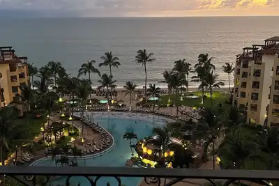 Image de Penthouse Views! BradAndJoeyRentals Sunsets, beach & city lights