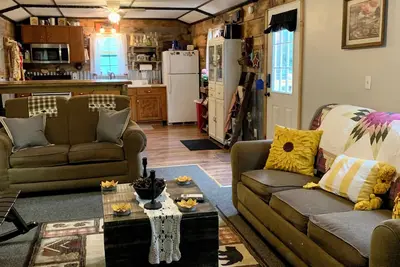 Image de Step back in time with this unique cozy cabin by the creek.