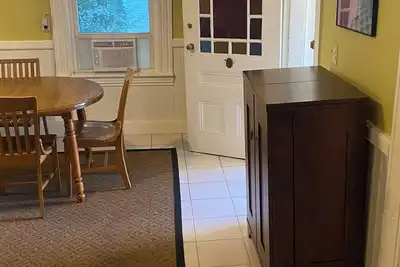 Image de Pet friendly, quiet home away from home!