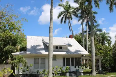 Image de Salty Beaches! Centrally Located. Perfect Getaway!