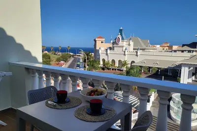 Image de 3 chambres Golf Plage A/C Wi-Fi Piscine parking