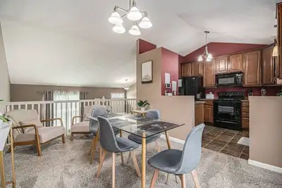 Image de Cozy Omaha Home 3 bdrm 2 baths