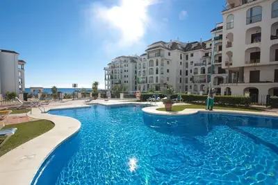 Image de Stunning 2-Bed Apartment in Marina de le Duquesa