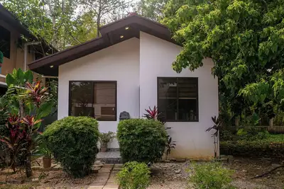 Image de Feel at home in this bungalow w/ hi-speed internet