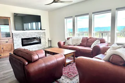 Image de Brand new ski in/ski out condo with mountain view and hot tub