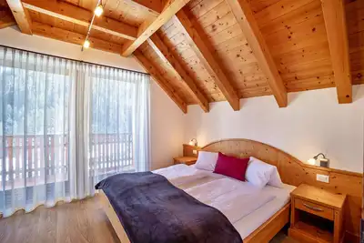 Image de Maison de vacances \"Apartments Perfila Ferienchalet\" avec vue sur la montagne, terrasse et Wi-Fi