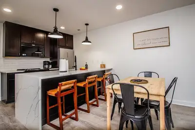 Image de Right across from Bill Snyder Stadium w/ parking! Family size condo.