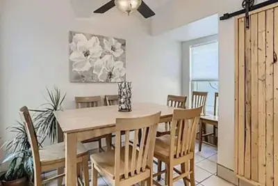 Image de Carlsbad Village Walk to the Beach. A fully furnished bungalow.