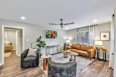 Image de Ath-New Modern Mableton- Ranch- Fenced4Pets  (811)