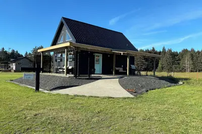 Image de Sunrise Loft cozy private beach front house storm watching sleeps 4