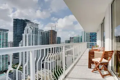 Image de Chic Penthouse: 3br | Pool | Gym| 2 Parking Spots