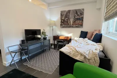 Image de Modern cozy small flat in Riverside town of Egham in Surrey