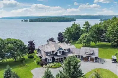 Image de Exclusive Waterfront Getaway with Beach & Bunkie