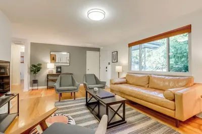 Image de 2 King Bed l Upper Unit Duplex