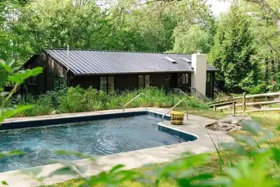 Image de Olive Pit: Scenic Designer Retreat +Pool—Sleeps 12