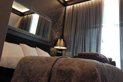 Image de Deluxe Designer Apartment - Super Central Location