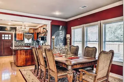 Image de Spacious Midtown Home w/ Dinning Room