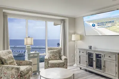 Gorgeous fifth floor oceanfront unit