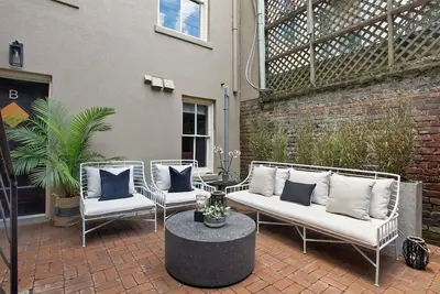 Image de Charming, Elegant Historic Home