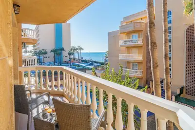 Image de Appartement en bord de mer avec piscine et terrasse vue mer – Guadalmar Málaga