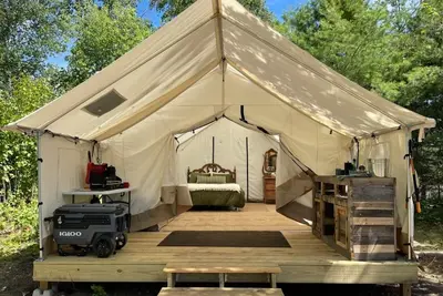 Image de Glamping on Lake Vermilion with everything you need.