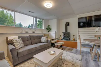 Image de Cozy Kenmore Vacation Rental w/ Shared Hot Tub!