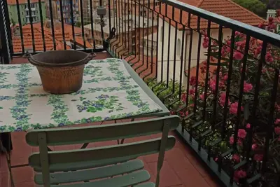 Image de Zona residenziale lontano dalla \"pazza folla\" però vicino al mare ed al centro