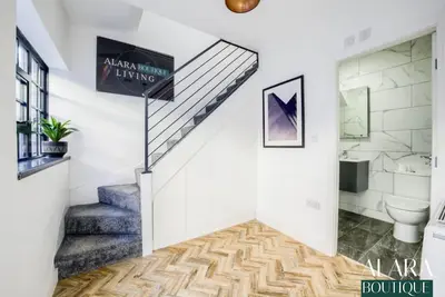Image de Luxury 3 Floor Townhouse Birmingham City Jewellery Quarter Living Alara Boutique