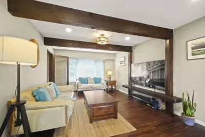 Image de 4+ bed/5 bath Mountain View Home by Deer Lake