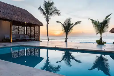 Image de Bella Vita - 8br beachfront Villa Soliman Bay