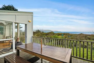 Image de Olde Beach Pearl - Waikanae Beach Holiday Home