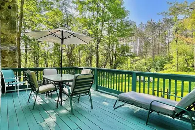 Image de Tranquil cottage retreat with screened porch, campfire, and cozy living spaces. Perfectly located near Cooperstown and Oneonta. Sleeps 6.