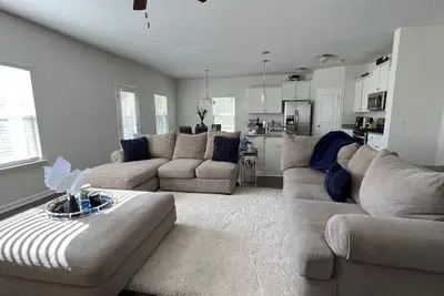 Image de centrally-located place. Very spacious, peaceful and clean private back yard