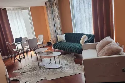 Image de Old Port Montreal condo\nFree Parking