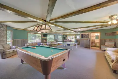 Image de Spacious Winter Retreat w/ River Access + Kayaks!