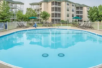 Image de Minutes to 76 Strip-Full Resort Amenities-Inside/Outside Pools, Pond View