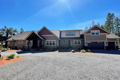 Image de Riverfront, newly built home with amazing views and private river access