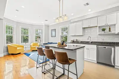 Image de Modern home-like 3br2ba Retreat/Minutes to T