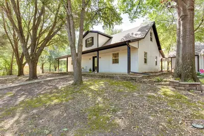 Image de Near Cedar Creek Lake: Pet-Friendly Home w\/ Yard!