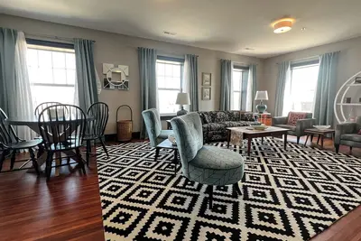 Image de The Hollywood Suite in The Hotel Hartington downtown!