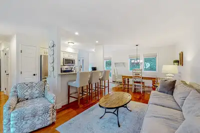 Image de Charming condo in a resort community with pool access, tennis, a sauna & golf