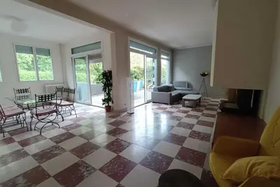 Image de Peut accueillir 14 voyageurs, spacieux, grande terrasse.