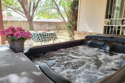 Image de Piazza Di Coppice - A beautifully overgrown brick home!