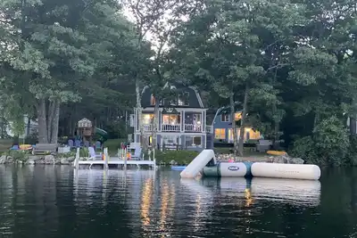 Image de 5 Bedroom Lake House + Guest House with Hot Tub & Sauna!