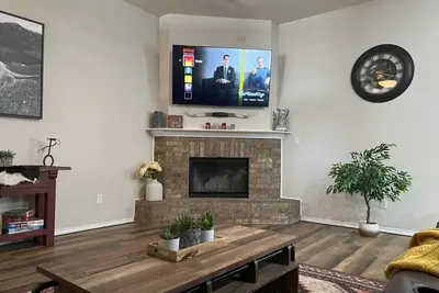 Image de *The Quincy Farmhouse* Newly appointed home in quiet Quincy Park neighborhood.